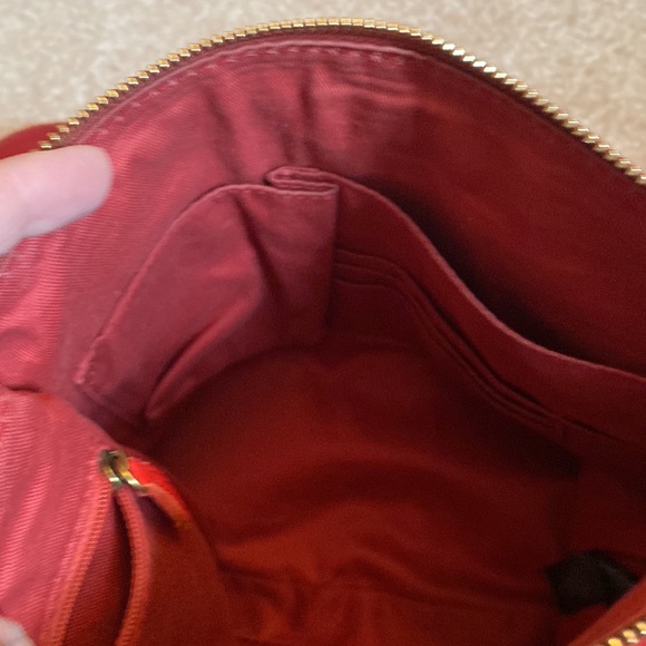 Red FOSSIL brand crossbody purse - Picture 4 of 9